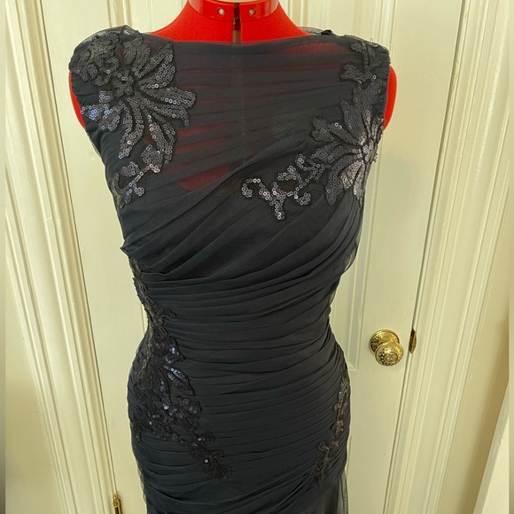 Tadashi Shoji evening gown - Picture 2 of 7